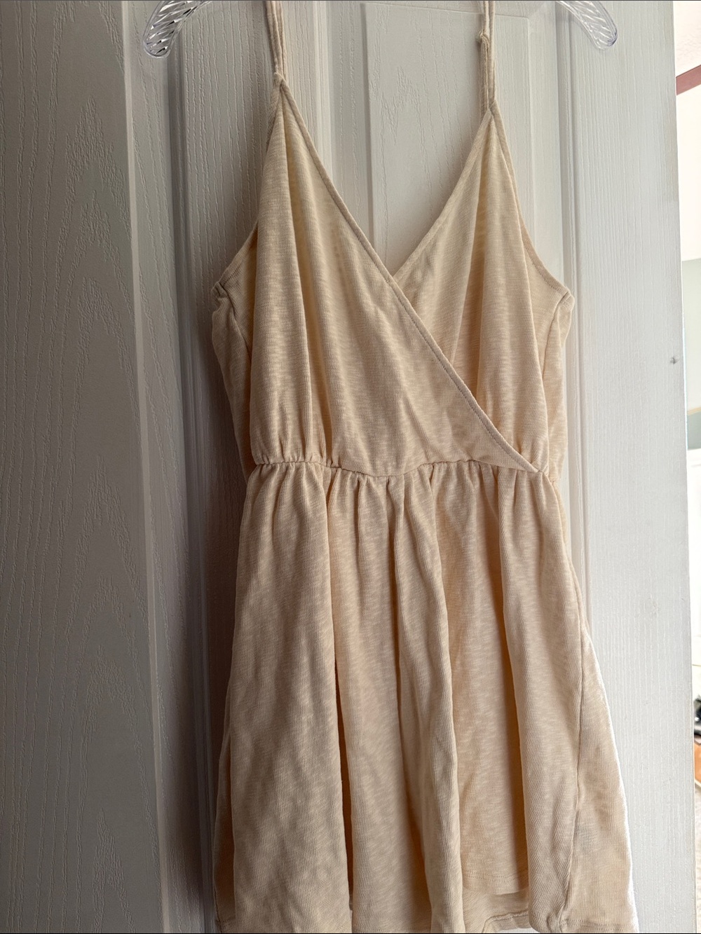 American Eagle Outfitters Cream Lightweight Knit Top size medium